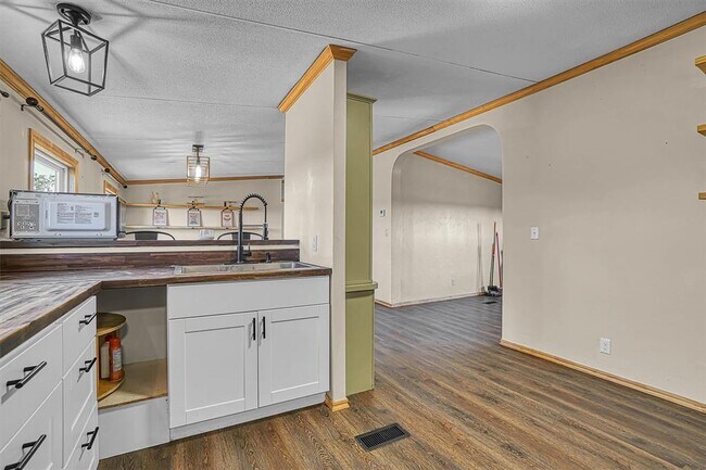 Building Photo - 20735 E County Rd 153