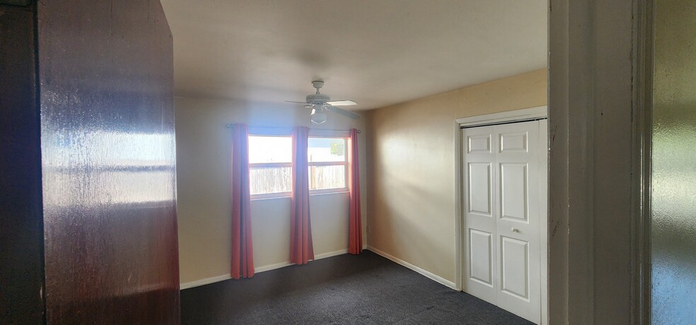 Building Photo - 303 Floral Dr