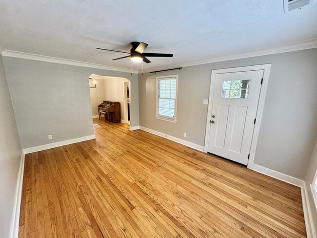Building Photo - 907 Echles St