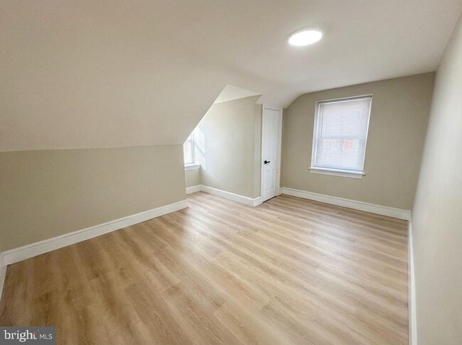 Building Photo - 1109 W James St