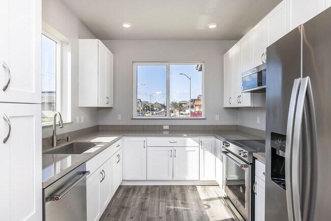 Building Photo - Stunning 3-Bedroom and 2.5 Bathroom Home in the Heart of Liko at Ho‘opili – Prime Ewa Beach Locat...