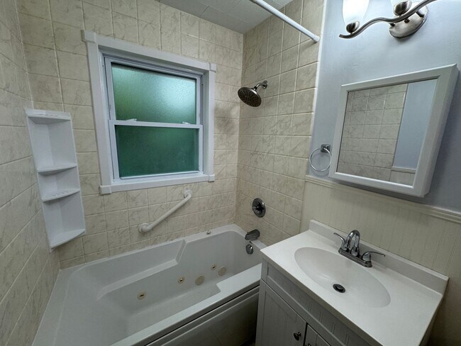 Building Photo - Historic Shiloh - One Level, Three Bedroom...