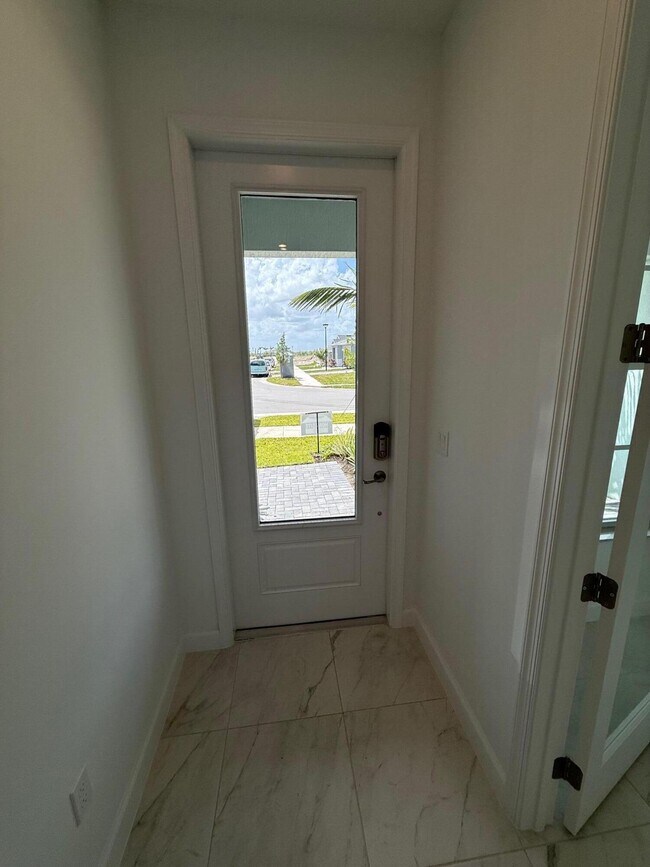 Building Photo - 13509 SW Bally Dr