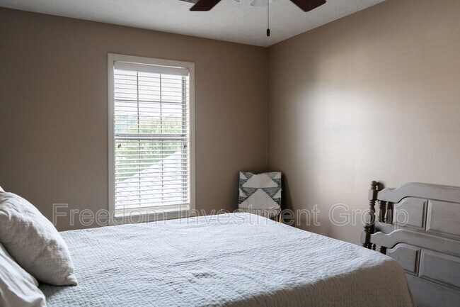 Building Photo - 1000 Harbour Shore Dr