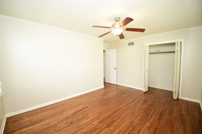 Building Photo - 10 S 106th E Pl