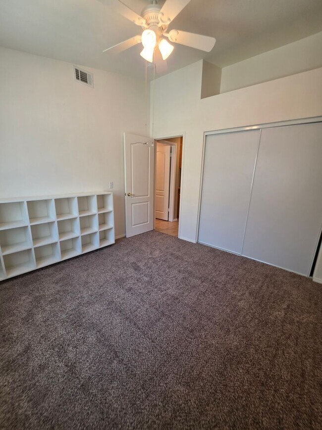 Building Photo - Spacious 4 Bedroom 2 bath Home in Victorville – Landscaping Included!
