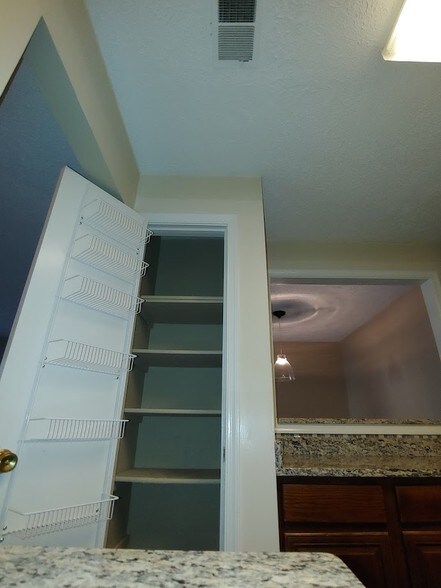 Building Photo - 10129 Oakton Terrace Rd