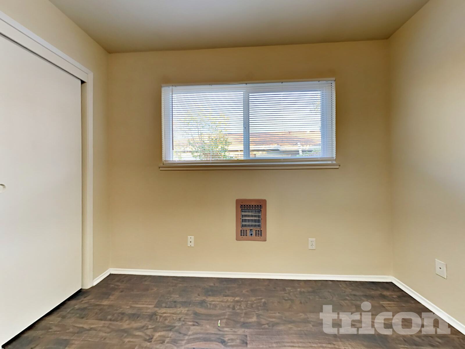 Building Photo - 10069 Lincoln Village Dr