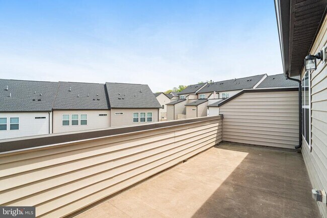 Building Photo - 4975 Longmire Wy