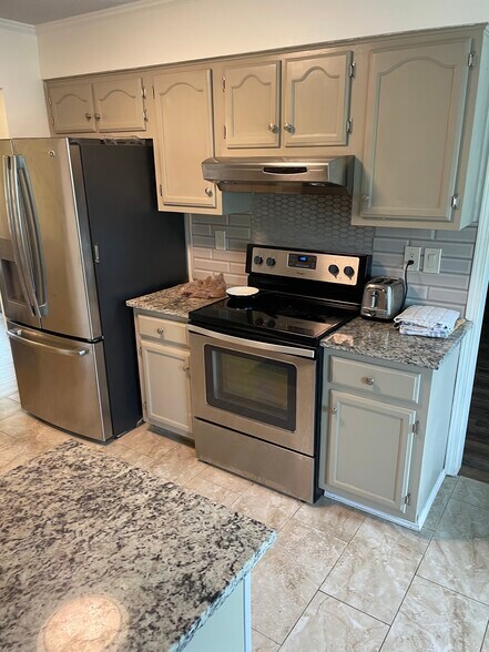 Building Photo - 973 Greencliff Dr