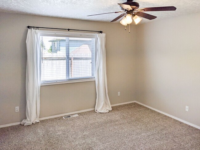 Building Photo - 5500 Doogan Ct SE