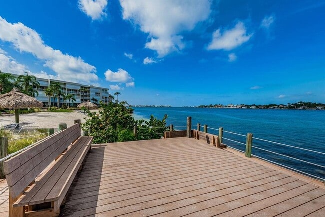 Building Photo - 6001 Bahia Del Mar Cir N