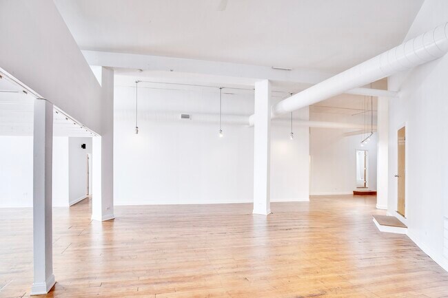 Building Photo - 1278 N Milwaukee Ave