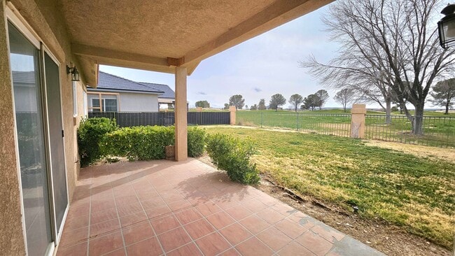 Building Photo - Parkway Village Beauty - 3 Bed + 3 Bth!