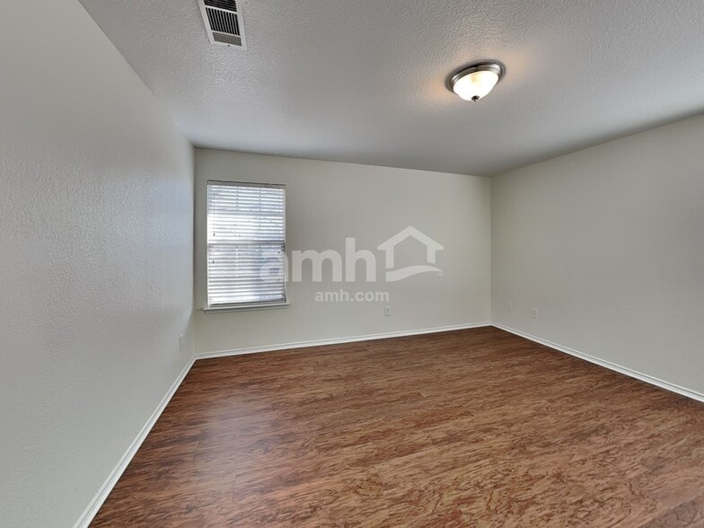 Building Photo - 2203 Terrell Dr