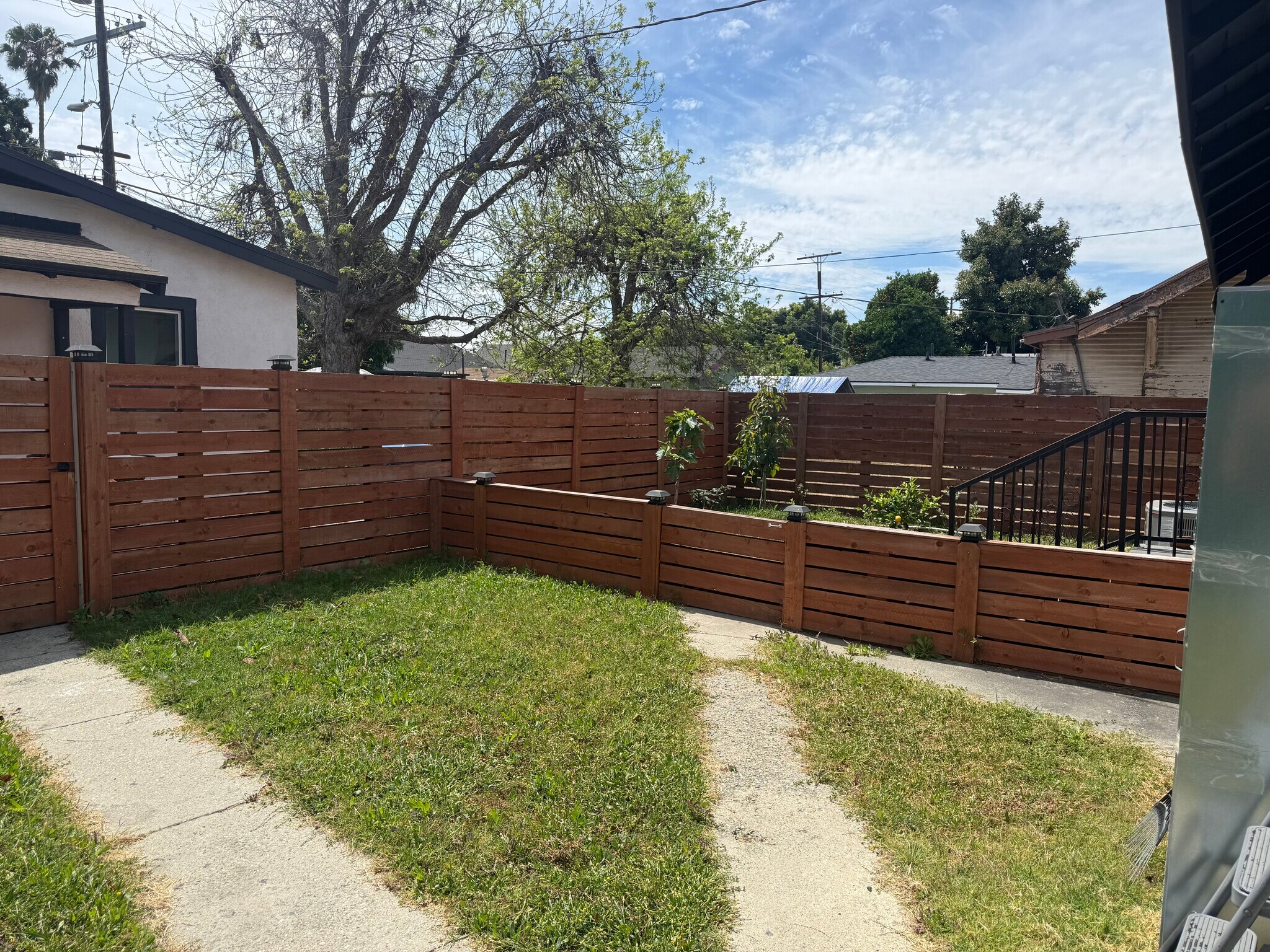 Building Photo - 1226 W Vernon Ave