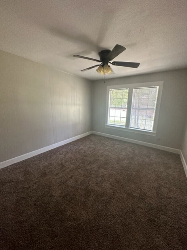 Building Photo - 1425 Chestnut St