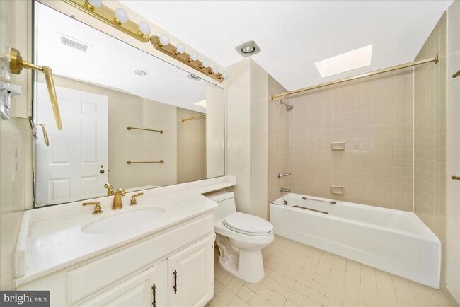 Building Photo - 1080 Wisconsin Ave NW