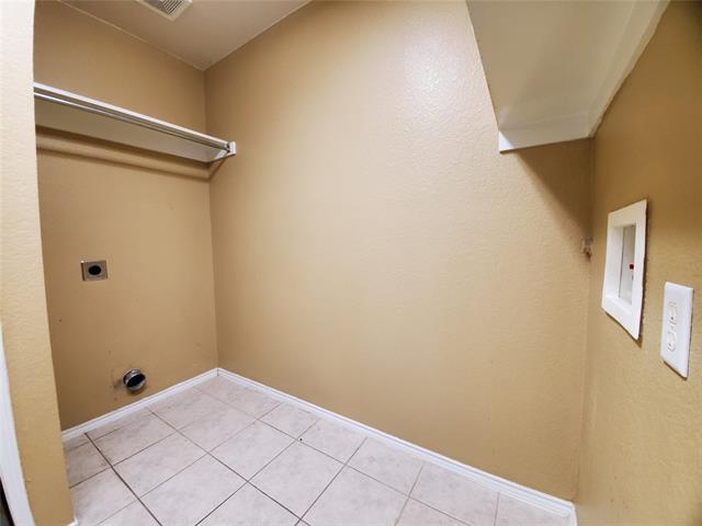 Building Photo - 4017 Chinaberry Dr