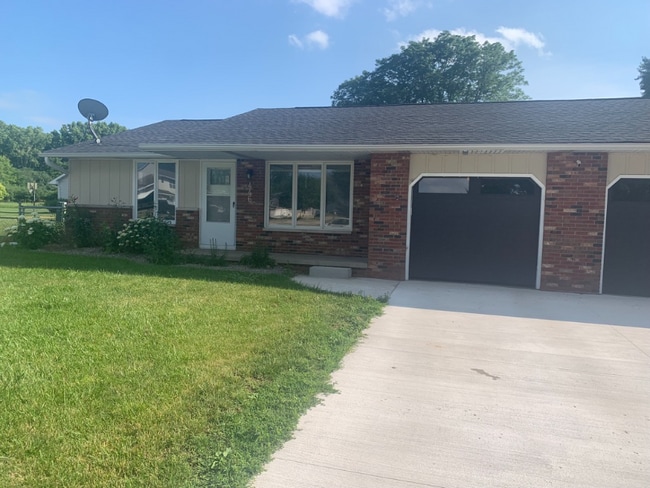 Primary Photo - 446 S St Bernard Dr