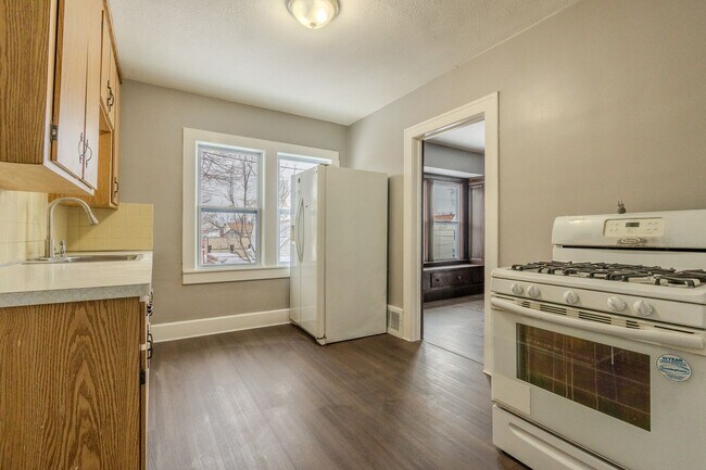 Building Photo - 3394-3396 W 54th St