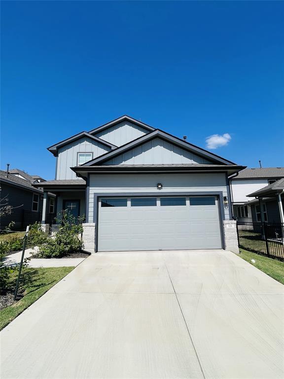 Building Photo - 121 Merrick Rd