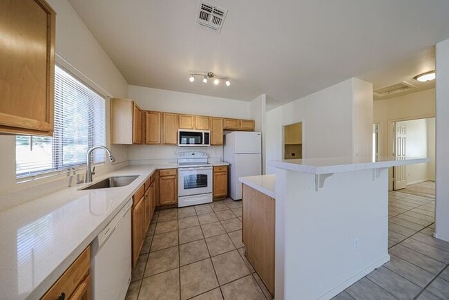 Building Photo - MOVE IN SPECIALS - UP TO 1 MONTH RENT FREE...