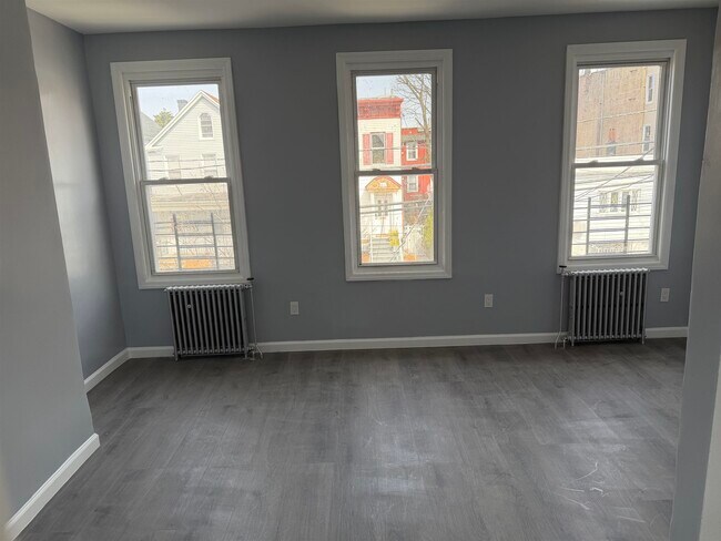 Building Photo - 419 4th St