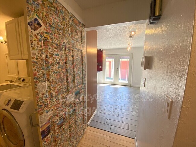 Building Photo - 218 W Rockrimmon Blvd