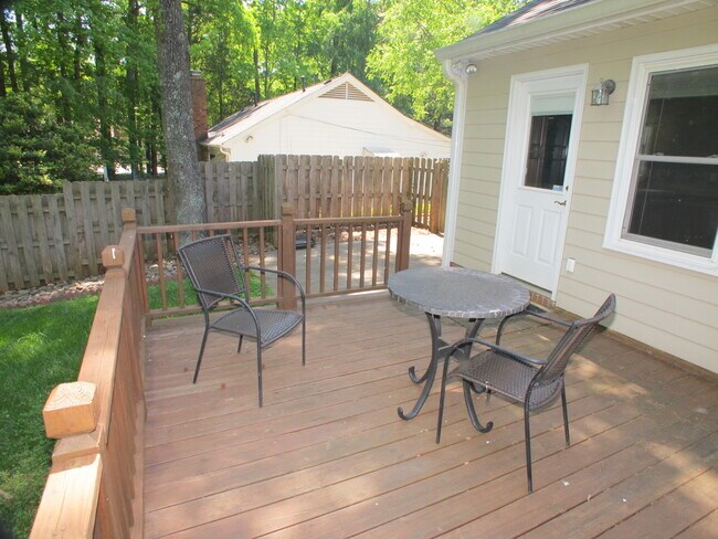 Building Photo - Pristine, 3 bedroom, 2 bath ranch style home located in Sardis Woods!