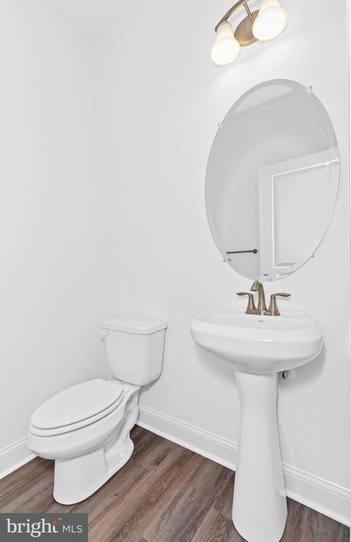 Building Photo - 985 Lorewood Grove Rd