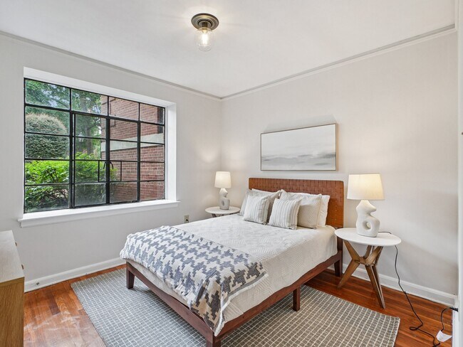 The Kingsley - Cameron Court Apartments