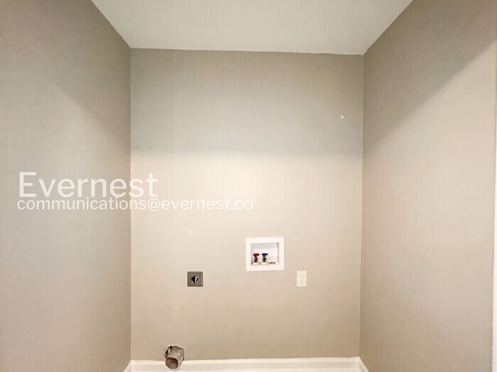 Building Photo - 5780 Saranac Ave