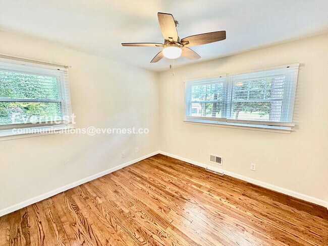 Building Photo - 210 Pinetree Cir