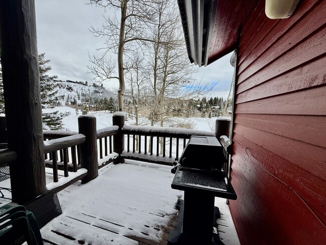 Building Photo - Snowcreek V – Stunning 4 Bed, 3 Bath Corner Unit