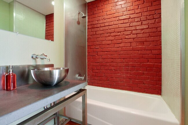 Building Photo - 1039 Constance St