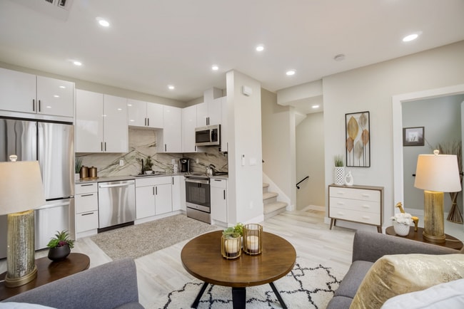 Building Photo - Immaculate NEW CONSTRUCTION Seattle Townho...