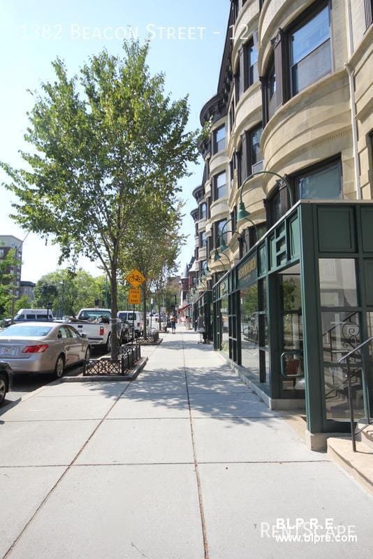 Building Photo - 1382 Beacon St