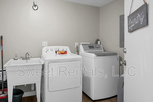 Building Photo - 733 Ralston Ct