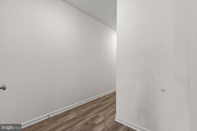 Building Photo - 228 Park Ln