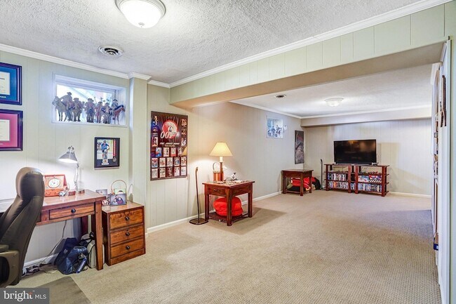 Building Photo - 6302 Shiplett Blvd