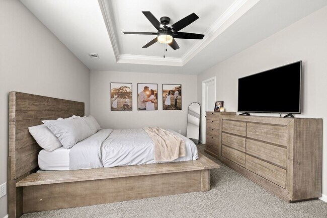 Building Photo - Beautifully Updated 3-Bedroom Home in Fairway Farms with Bonus Room & Fenced Backyard
