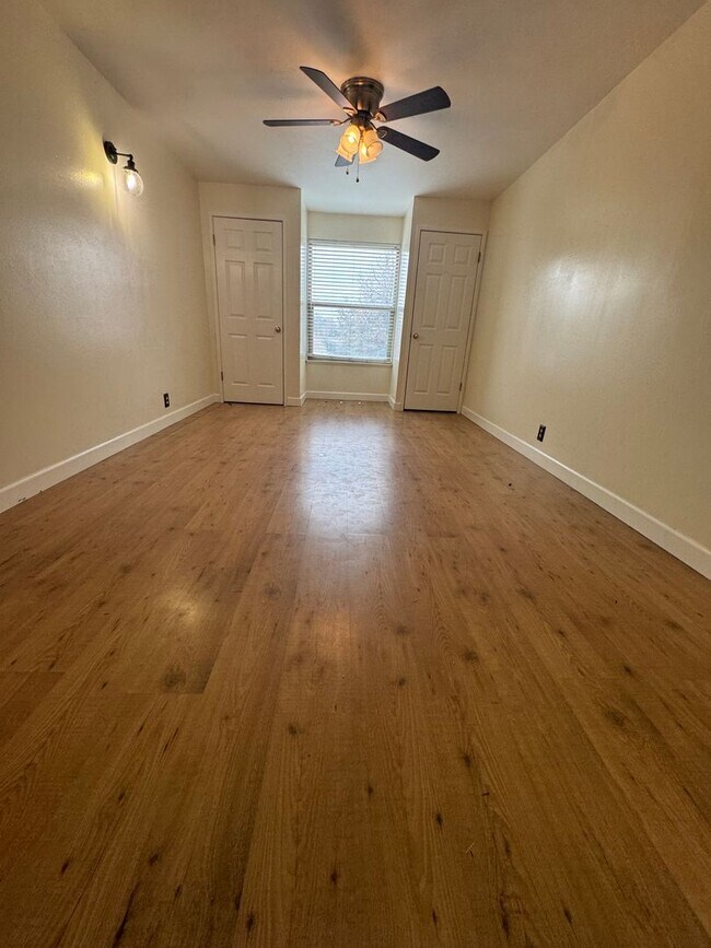 Building Photo - Beautiful Taylosville Home for rent!