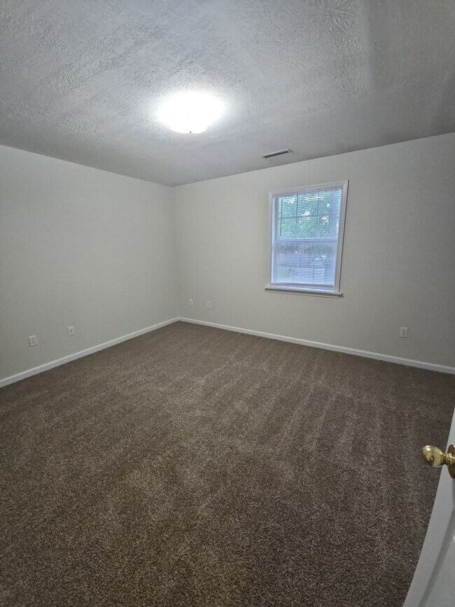 Building Photo - 1219 Byrne Ave