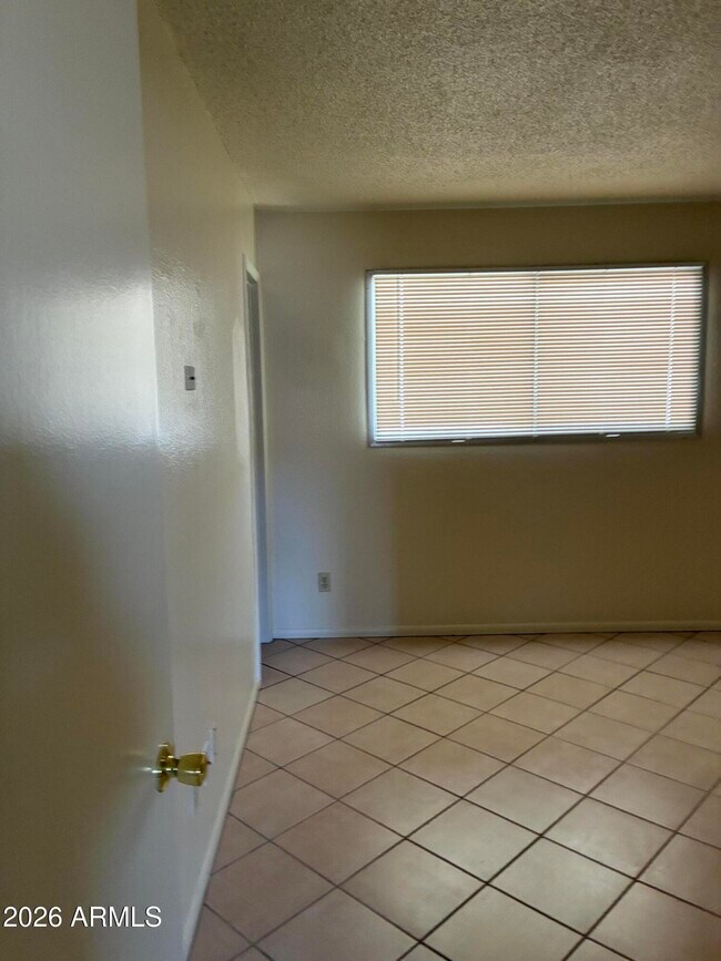 Building Photo - 1439 W Huntington Dr
