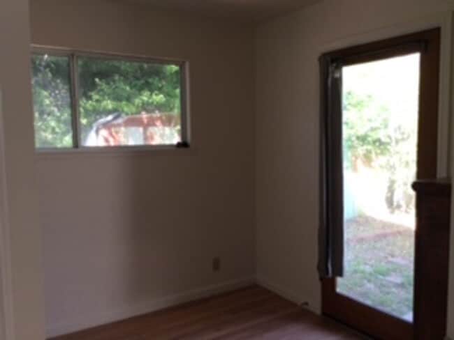 Building Photo - Light-Filled 3bedroom/2bath