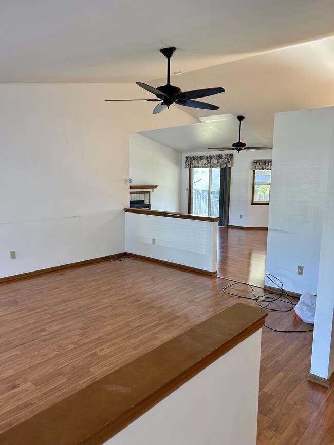 Building Photo - 2060 Oxford Ct