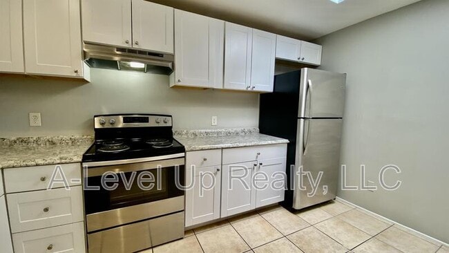 Building Photo - 375 E Thoroughbred St