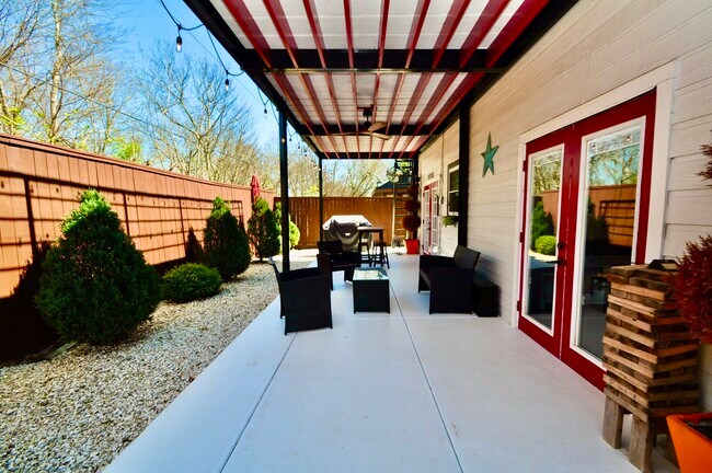 Building Photo - 3330 Beran Dr