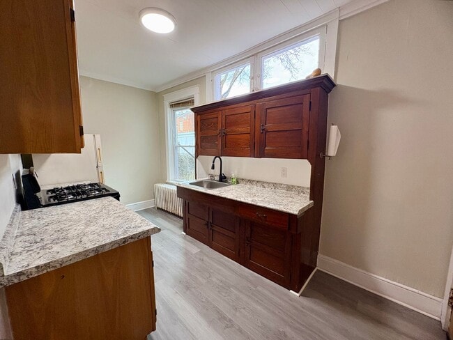 Building Photo - 2 Bedroom 1 Bathroom in Lancaster City!